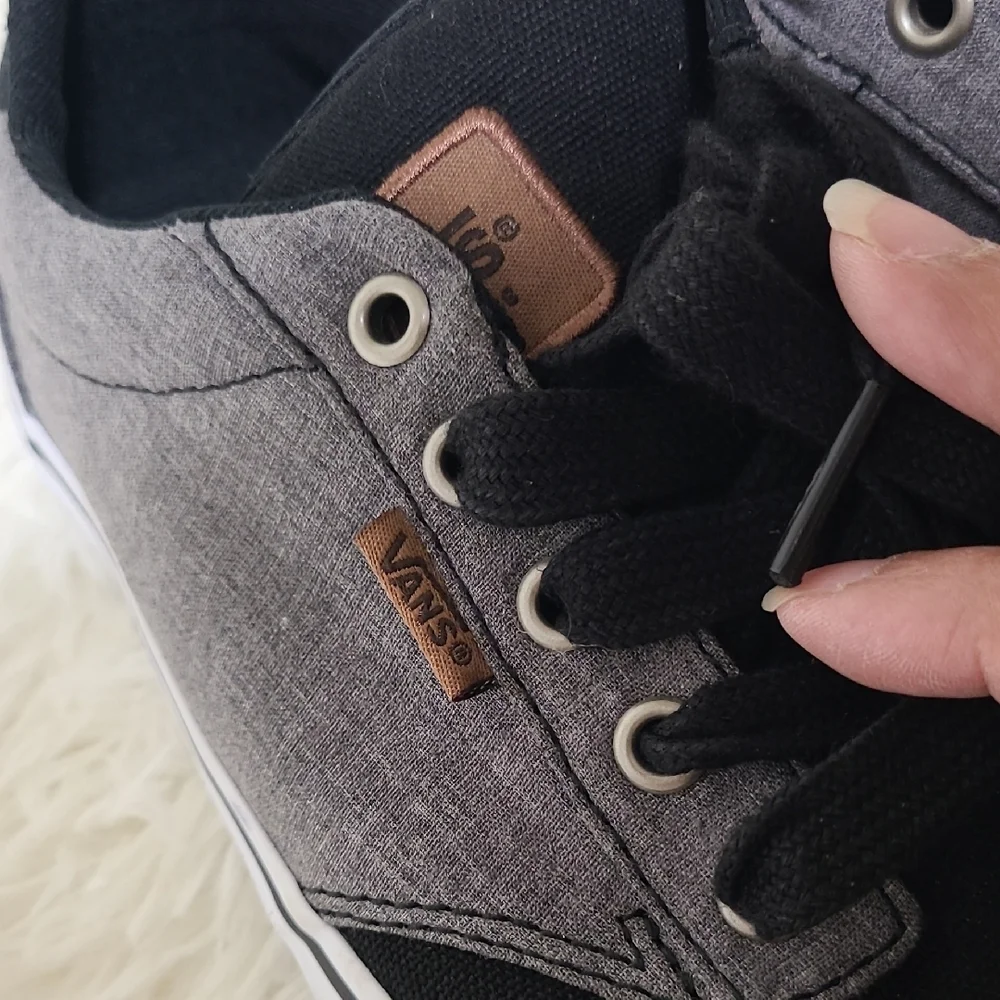 VANS Deluxe‎ Comfort Men's Black and Gray Lace-Up Sneakers - Size 8.5